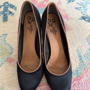 Seychelles Black and Tan Women's Heels